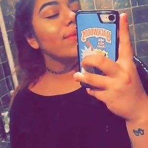 Meet your Posher, Caitlin